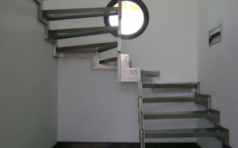 Escalier Inox vitré à crémaillère